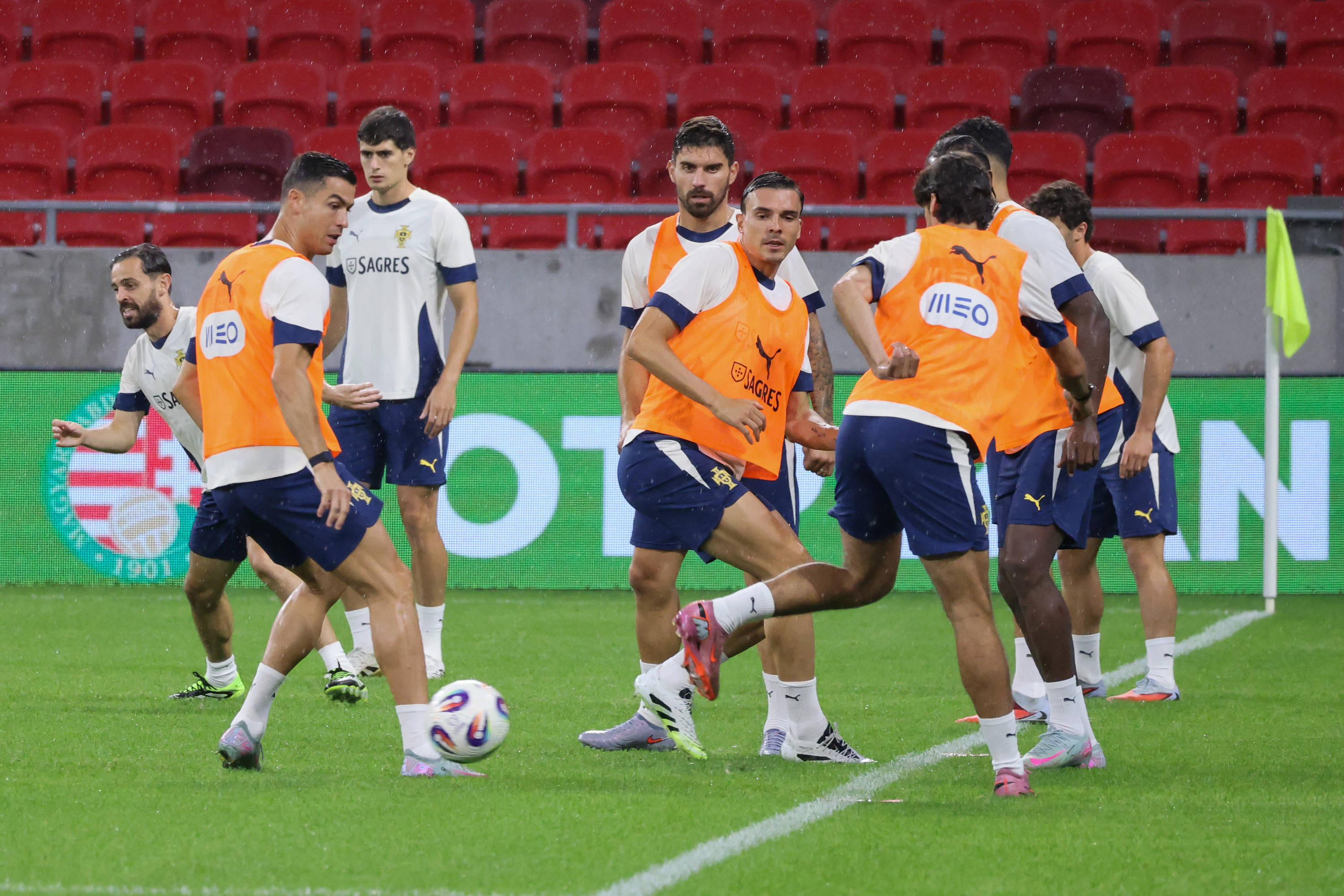 开云全站官网 -集结日葡萄牙体育备战欧篮联；豪取连胜细节曝光；气氛紧张；纪律约束更严格(葡萄牙体育是哪个队)