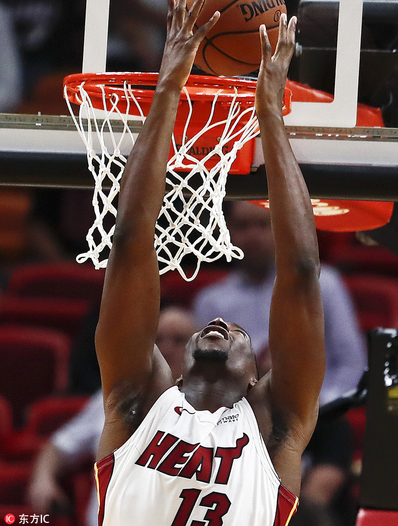 斯图加特训练开放日,集结日临场应变引欢呼,欧篮联在即,心理建设被强调 斯图加特训练开放日,集结日临场应变引欢呼,欧篮联在即,心理建设被强调